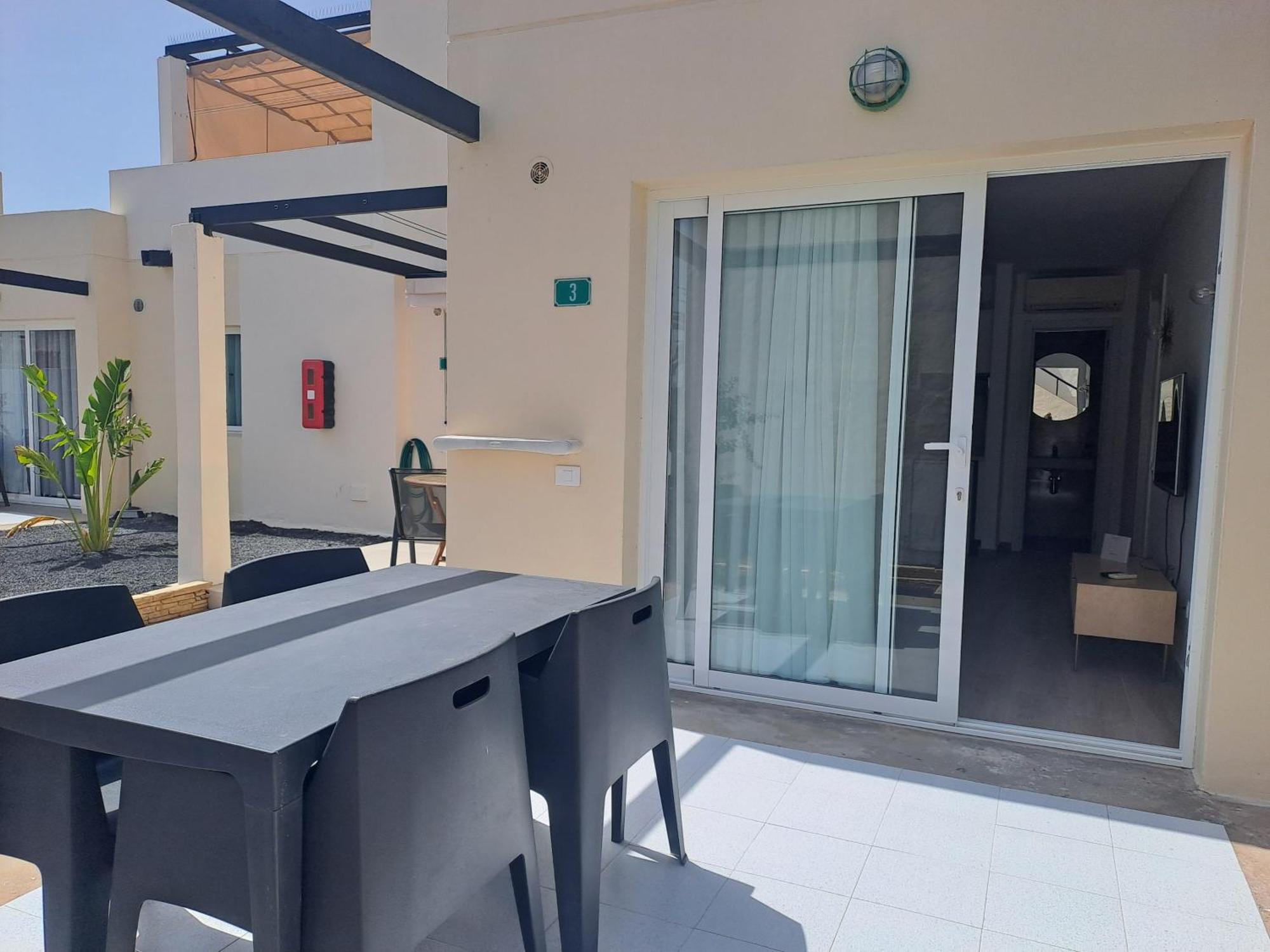 Homeforguest Apartamento Con Terraza Y Piscina En Corralejo Esterno foto