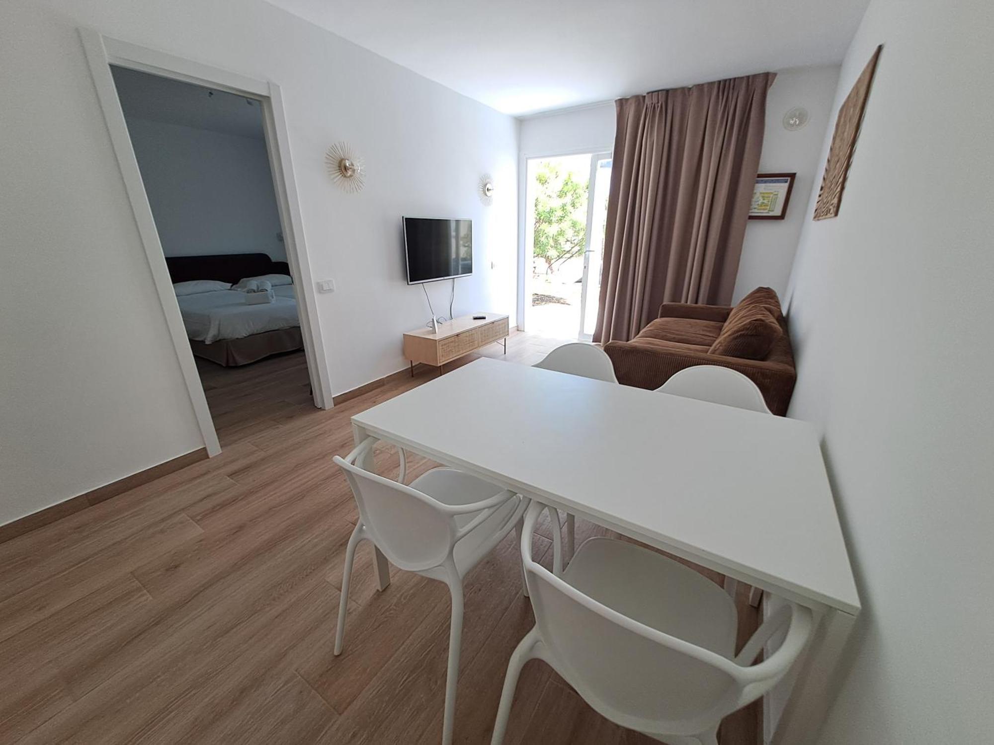 Homeforguest Apartamento Con Terraza Y Piscina En Corralejo Esterno foto